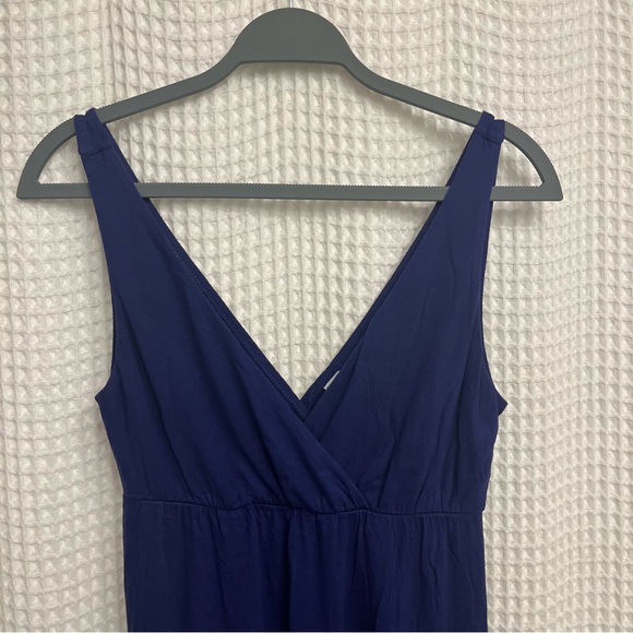 Old Navy Wrap V-neck Midi Dress - Picture 4 of 6